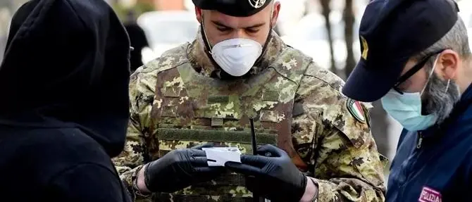 Controllo movida, a Cosenza l'esercito schierato in strada insieme alla polizia