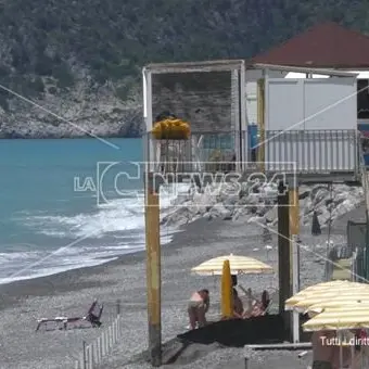 Tortora, le mareggiate cancellano la spiaggia: imprenditori balneari disperati