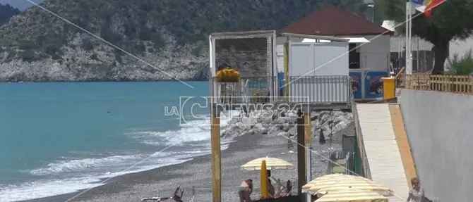 Tortora, le mareggiate cancellano la spiaggia: imprenditori balneari disperati