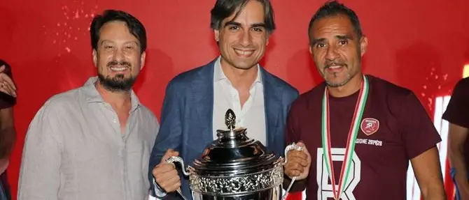 Reggina, il presidente Gallo cittadino onorario di Reggio. Sabato l'arrivo di Menez