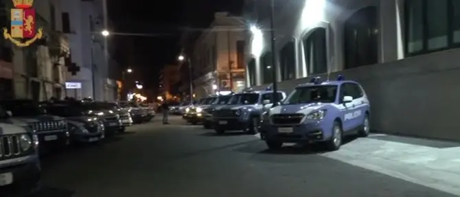 Taurianova, aggredisce i poliziotti e rifiuta di fornire le proprie generalità: arrestato