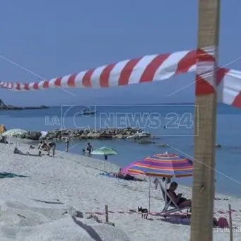 Due spiagge off limits a Capo Vaticano, la rabbia dei turisti: «Paradiso abbandonato»