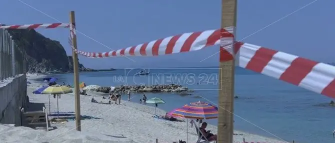 Due spiagge off limits a Capo Vaticano, la rabbia dei turisti: «Paradiso abbandonato»