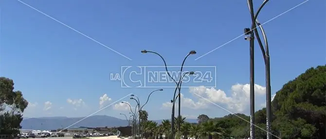 Catanzaro, lungomare Giovino preda di ladri e vandali: e le telecamere?