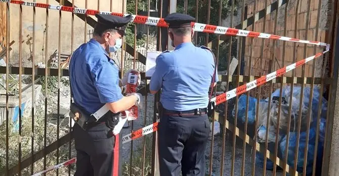 Borgia, rifiuti speciali in un deposito comunale: denunciato funzionario