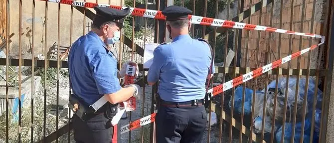Borgia, rifiuti speciali in un deposito comunale: denunciato funzionario