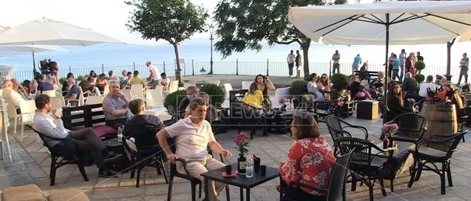 Un aperitivo al tramonto, così Nicotera ringrazia gli eroi dell'emergenza Covid