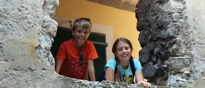 L'ultimo sms alla moglie: «Non li rivedrai più», poi strangola i figli e si uccide