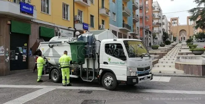 Rifiuti a Cosenza, Ecologia Oggi replica ai sindacati: «Garantiti tutti i diritti»