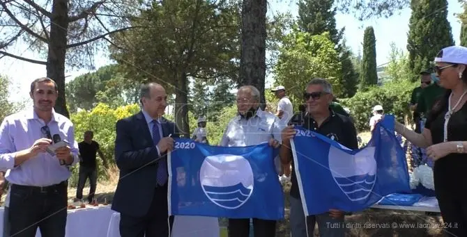 Soverato, cerimonia di consegna delle bandiere blu agli stabilimenti balneari