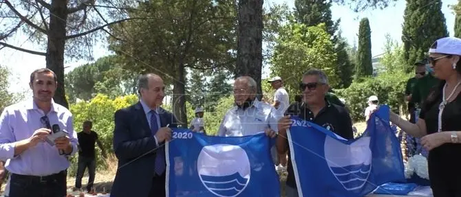 Soverato, cerimonia di consegna delle bandiere blu agli stabilimenti balneari
