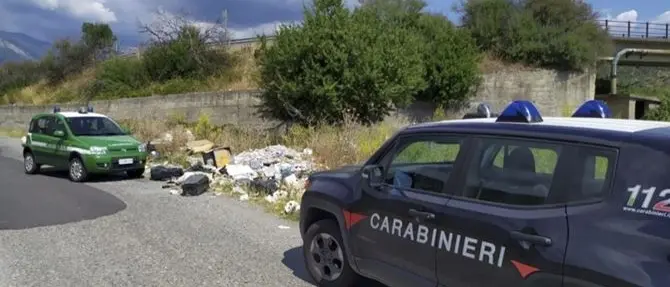 Discarica abusiva scoperta a Casignana, multate 4 persone