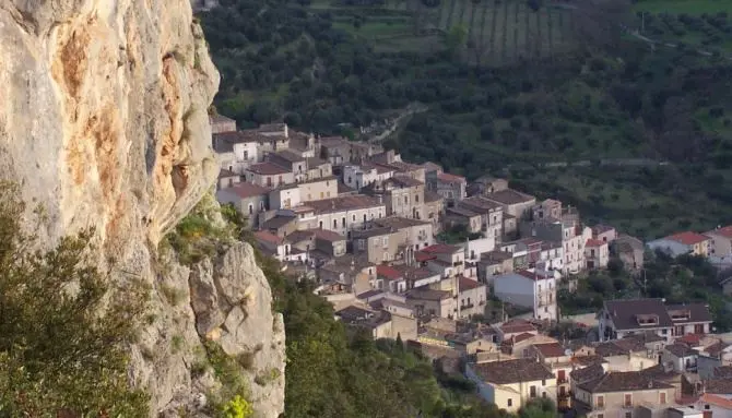 Civita, una nuova guida turistica per promuovere il paese delle rocce