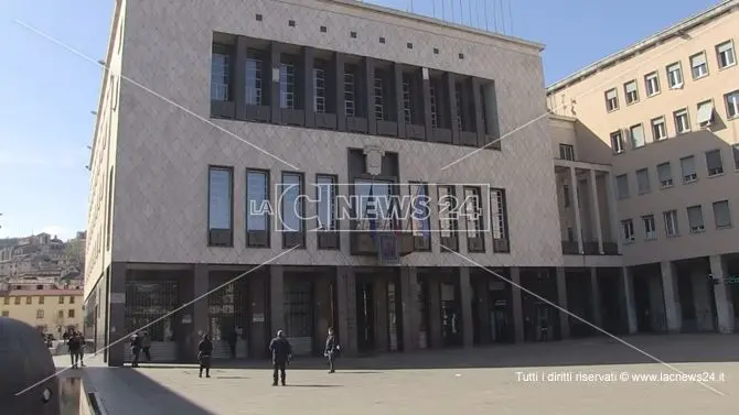 Cosenza, il bilancio fantasma: ancora nessuna convocazione del consiglio