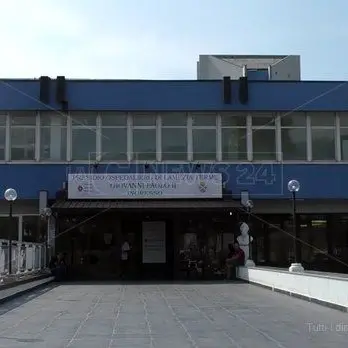 Ospedale di Lamezia, mancano mascherine. Gli infermieri: «Usiamo sempre la stessa»