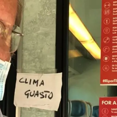 Laratta: «Treni regionali da terzo mondo: orari sballati e carrozze infuocate»