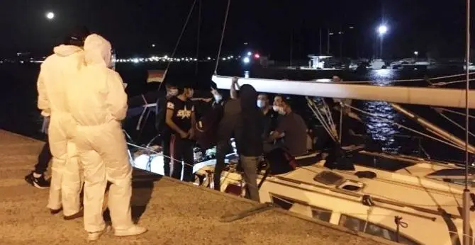 Nuovi sbarchi in Calabria, 65 migranti raggiungono Roccella Jonica