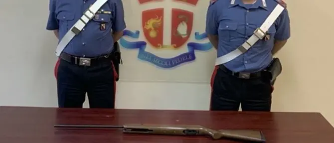 Placanica, nascondeva un fucile modificato in casa: arrestato 31enne