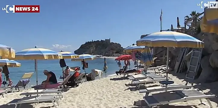 Crollo delle presenze in spiaggia, in Calabria a giugno il 55 per cento in meno