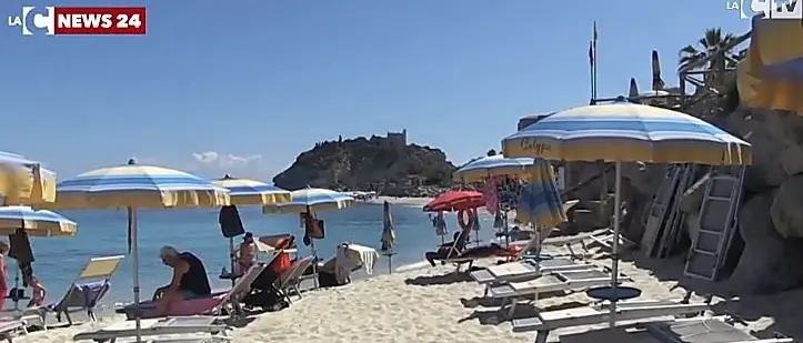 Crollo delle presenze in spiaggia, in Calabria a giugno il 55 per cento in meno