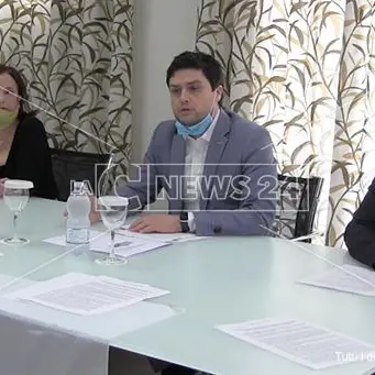 «Basta privilegi», i 5s chiedono lo scioglimento del consiglio regionale