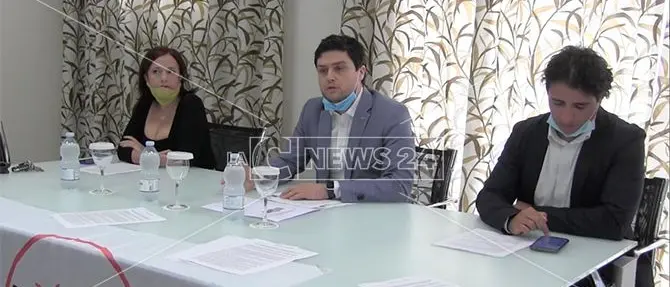 «Basta privilegi», i 5s chiedono lo scioglimento del consiglio regionale