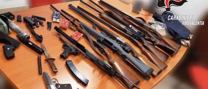 Gli arsenali dei clan e quei traffici da film raccontati dall’inchiesta Rinascita Scott