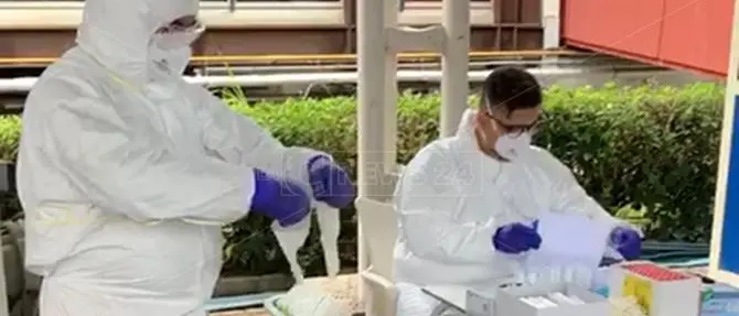 Coronavirus Calabria, al via i tamponi a campione all'aeroporto di Lamezia