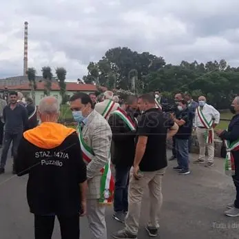 Emergenza rifiuti, protesta dei sindaci vibonesi a San Pietro Lametino