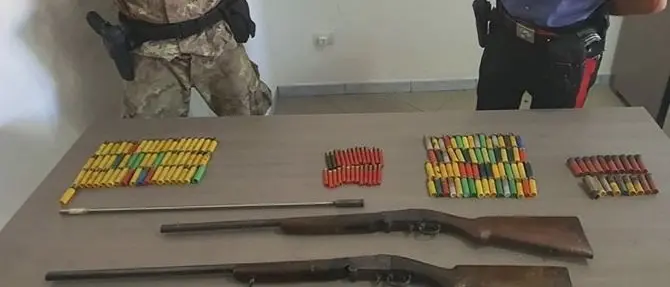 Armi clandestine e munizioni nascoste tra le rocce: nuovo sequestro nella Locride