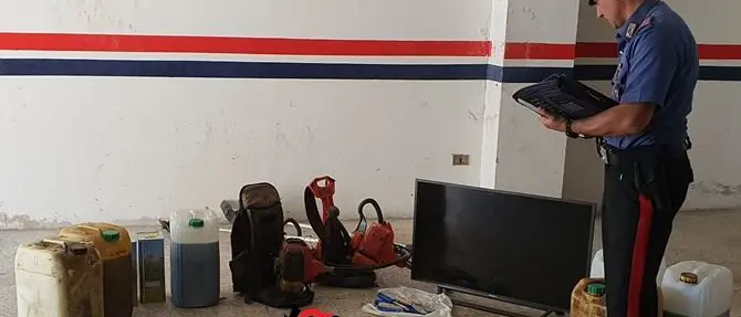 Catanzaro, trovata abbandonata in un campo parte del materiale rubato al Comalca