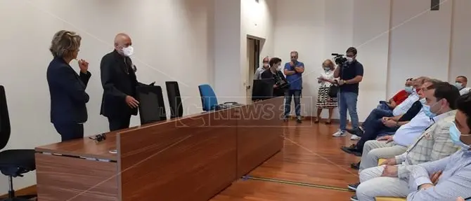 Caos rifiuti, sindaci del Vibonese in rivolta: «Chiediamo un provvedimento risolutorio»