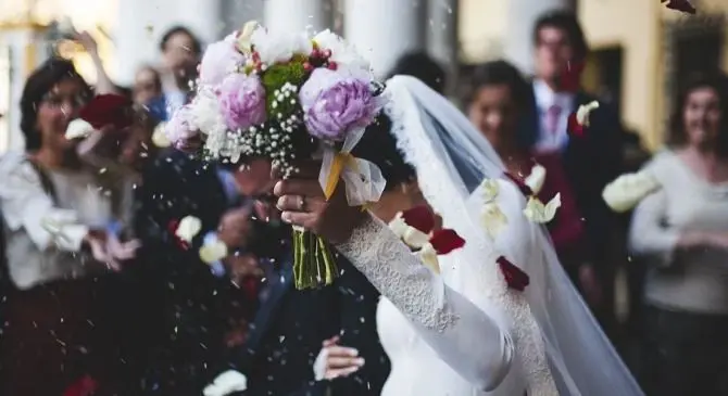 «Ridateci la libertà di festeggiare»: protesta imprese matrimoni a Roma