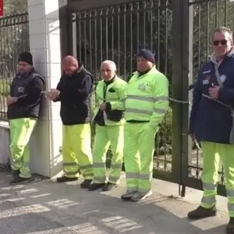 Rifiuti a Rosarno: licenziati i dipendenti di Locride ambiente, Cgil sulle barricate