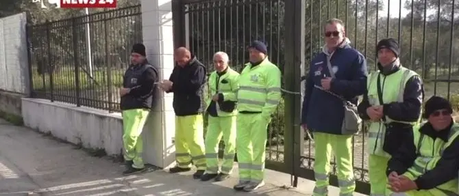Rifiuti a Rosarno: licenziati i dipendenti di Locride ambiente, Cgil sulle barricate