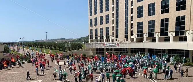 Sanità Calabria, sit-in dei sindacati alla Regione: «Serve una svolta»