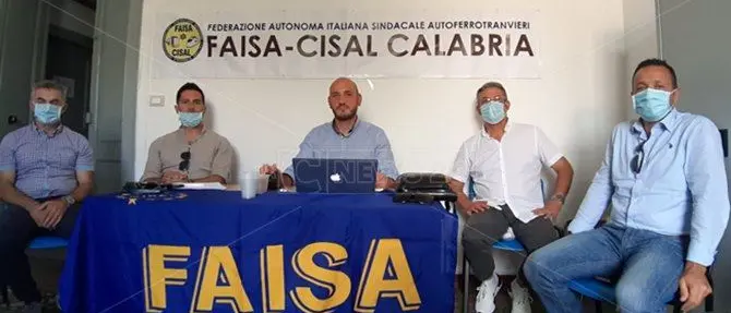 Aspettano da 4 mesi la cassa integrazione, il dramma degli autisti calabresi