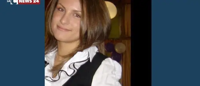 Otto anni dalla tragica morte di Madalina, la madre: «Chi sa parli, voglio la verità»