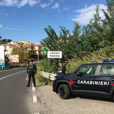 Droga spacciata davanti scuola e venduta a ragazzini: due arresti nel Cosentino