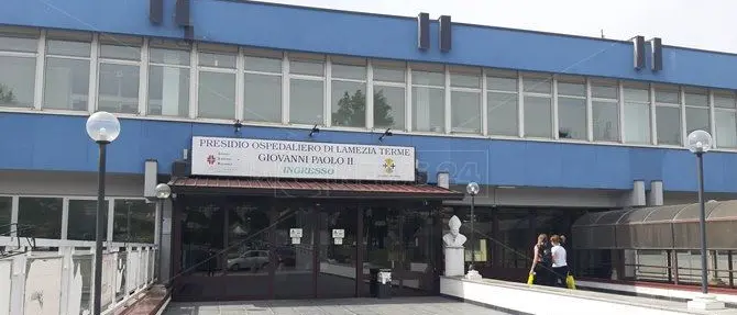 Si assentava senza motivo, sospeso un impiegato dell'ospedale di Lamezia