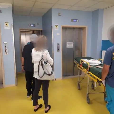 Ospedale di Locri, ascensore ancora ko: disagi per pazienti e sanitari