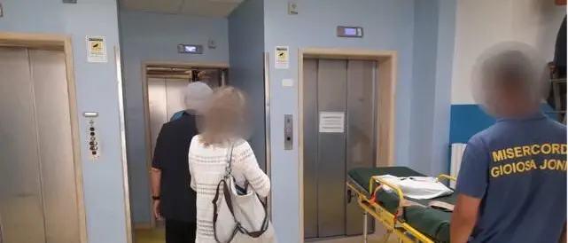 Ospedale di Locri, ascensore ancora ko: disagi per pazienti e sanitari
