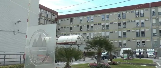 Visite oncologiche nell'ospedale di Catanzaro? Non si fanno, «l’agenda è chiusa per ferie»