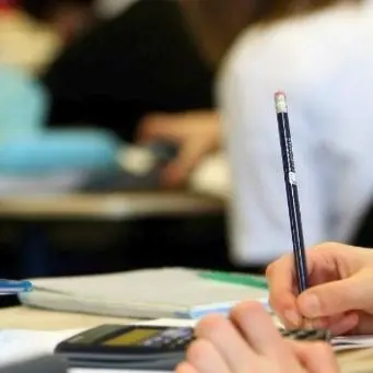 Catanzaro, molestava le proprie alunne: docente indagato per violenza sessuale