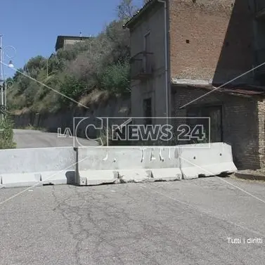 Cosenza, il pericolo frane blocca la viabilità di Portapiana