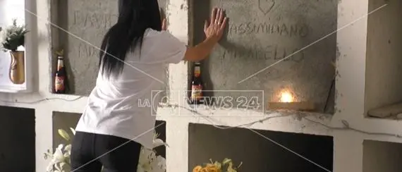 Omicidio fratelli Mirabello, l'estate di Eleonora tra cimitero e avvocato