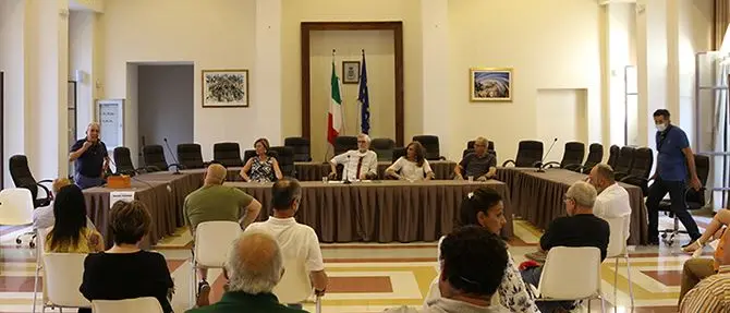 Comunali a Castrovillari, le liste civiche incontrano il centrosinistra: si tenta l'alleanza