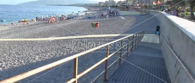 Disabilità, al via l'installazione di passerelle su tutte le spiagge del litorale di Catanzaro