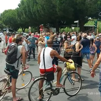 Coronavirus, trasferiti i migranti contagiati. Ad Amantea scoppia la protesta dei cittadini