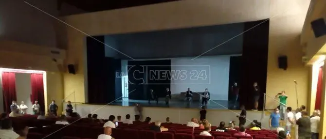 Protesta per i migranti contagiati ad Amantea, i residenti: «Andremo in Procura»